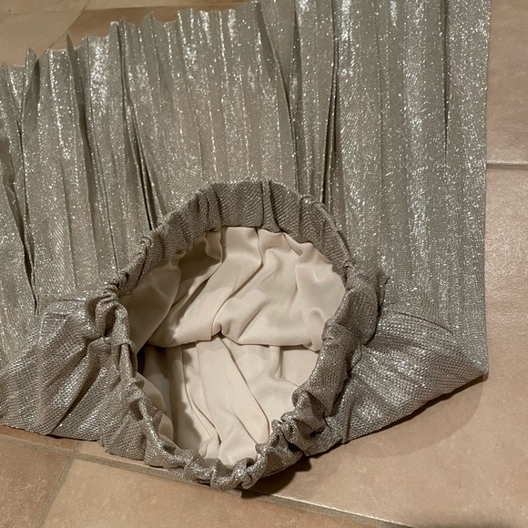 NWOT. Pleats metallic skirt - Picture 4 of 6